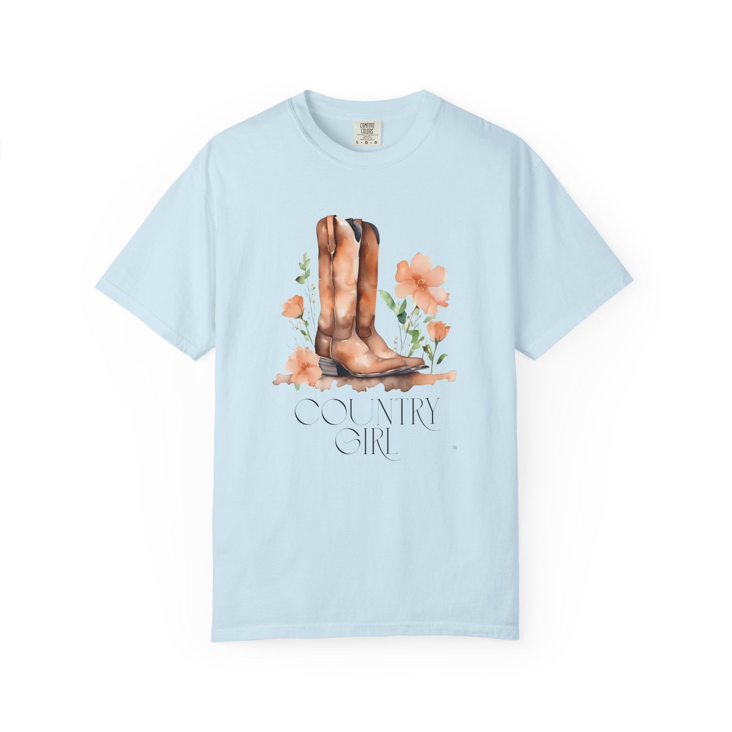 Country Girl Tee – Feminine Country Lover Shirt, Boots & Floral Graphic T-Shirt